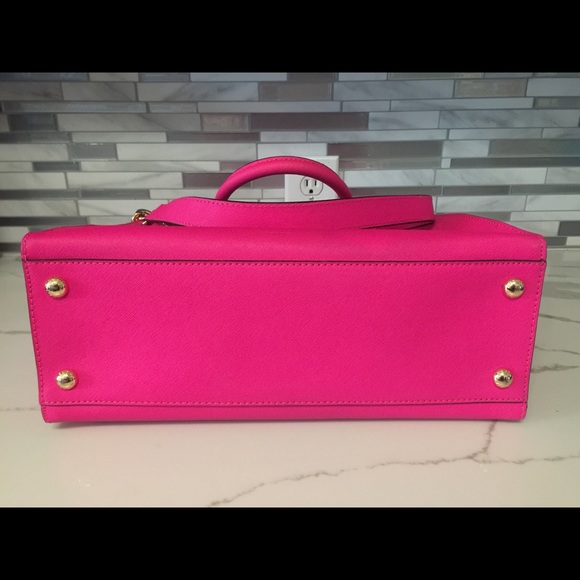 *SOLD* Michael Kors tote handbag; shoulder bag - Picture 5 of 7